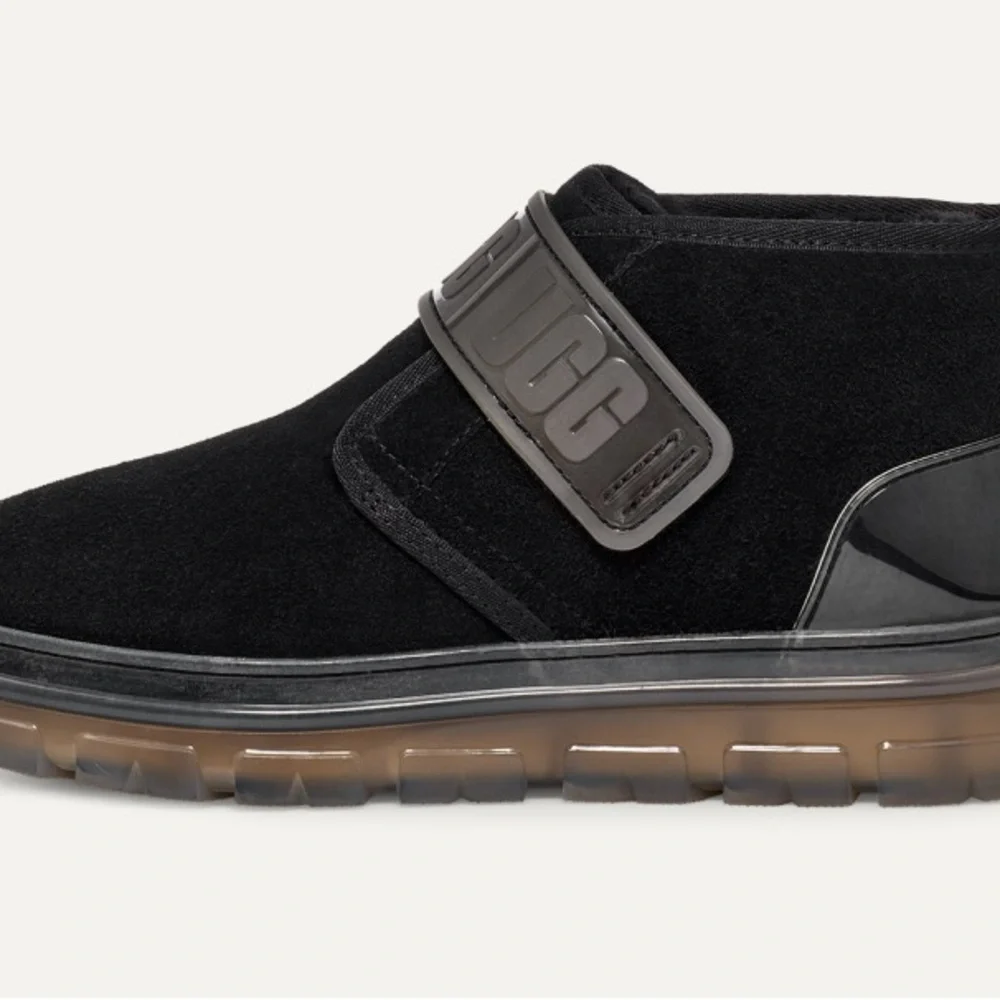 UGGS - Picture 2 of 5